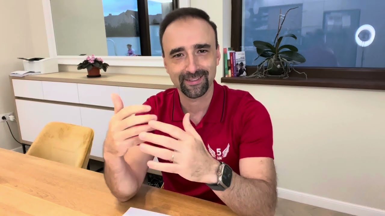 Dan Luca, în tricoul roșu 5AM, explică cele 5 obiceiuri din WakeUp550